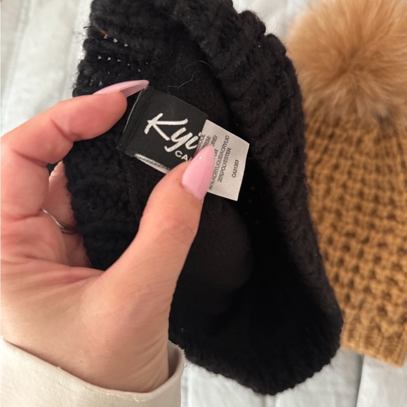 Kyi Kyi Black Knit Beanie with Pom Pom (2 hats) - Picture 2 of 4